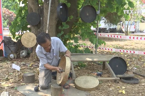 Unique Gong casting performance at seventh coffee festival