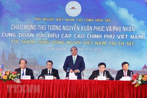 Prime Minister meets overseas Vietnamese in Czech Republic