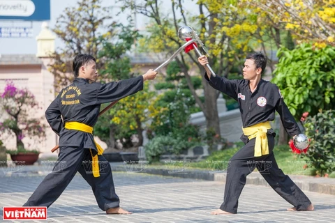 Takhado – Vietnamese martial arts with rake as a weapon