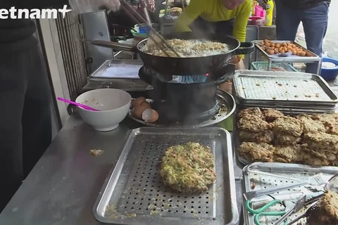 Braised Clam Worm Dish in Hanoi