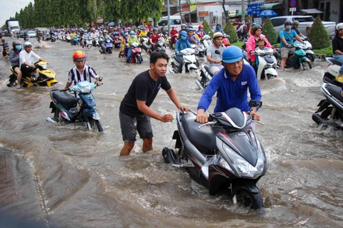 Southern metropolises submerged by high tide