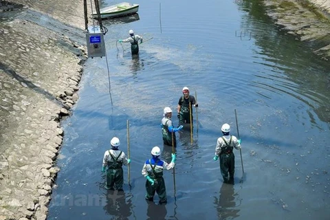 Hanoians pin high hope on technology to purify polluted river