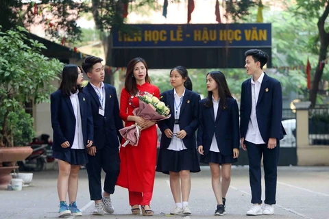 Vietnamese teachers shine in Ao Dai