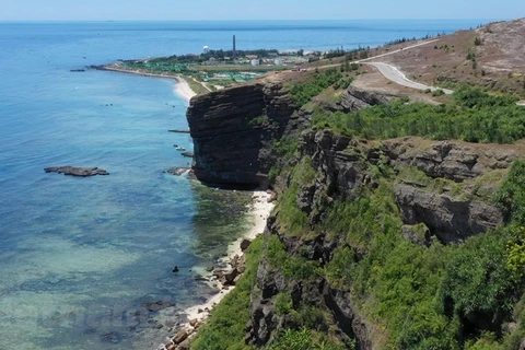 Ly Son island enchants tourists with pristine beauty