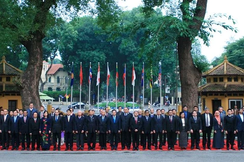 Vietnam actively contributes to establishment of ASEAN community 