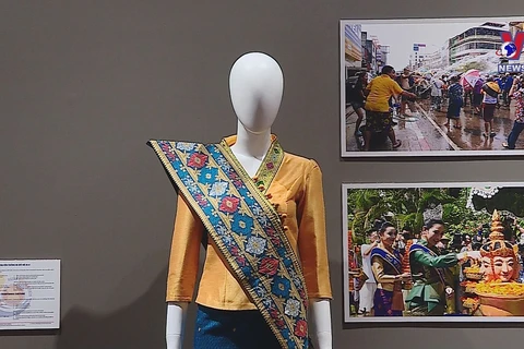 Exhibition of ASEAN traditional costumes opens in Hanoi
