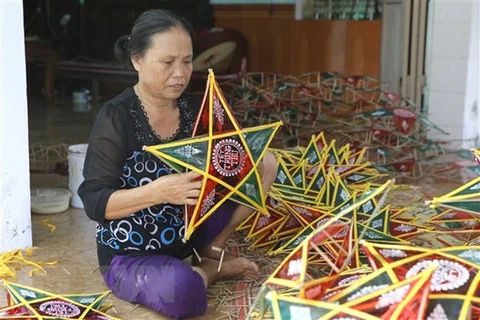 100-year-old craft village specializes in making star lanterns