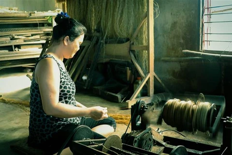 Long Dinh village preserves traditional mat weaving