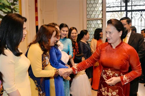 NA Chairwoman meets Vietnamese community in Belgium