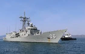 Australian royal naval ships make port call in Khanh Hoa 