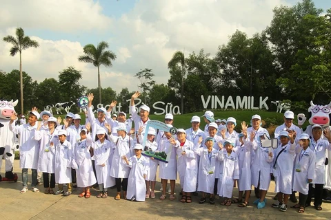 Dairy “resort” contributes to school milk programme