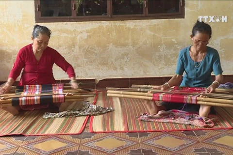 Traditional craft hardly manages to seek markets
