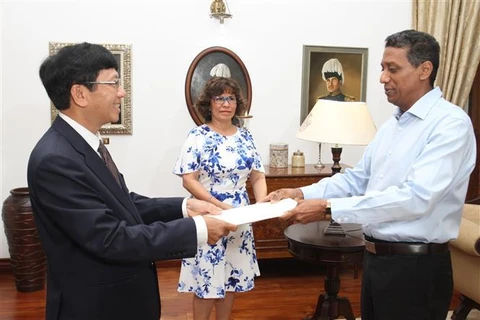 Vietnam, Seychelles strengthen cooperative relations