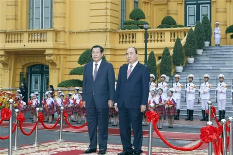 PM welcomes Cambodian counterpart Hun Sen