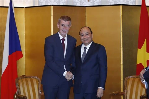 PM Nguyen Xuan Phuc meets Czech counterpart