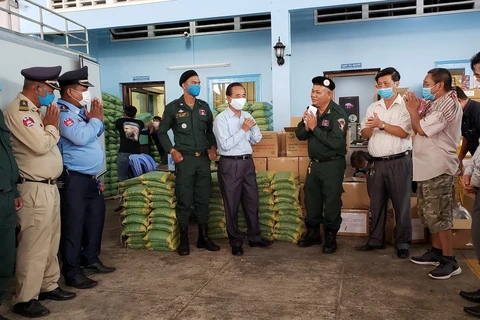 COVID-19: Relief packs given to Cambodian-Vietnamese
