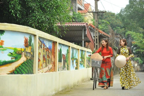 Mural paintings beautify streets in Hoa Lu