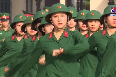 Women enlisting in the army