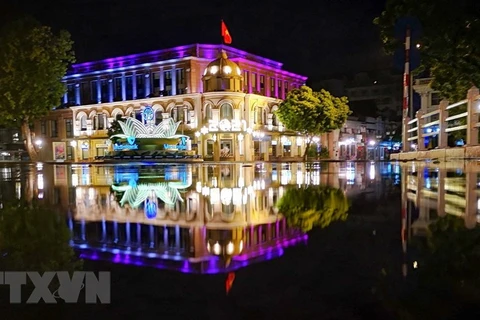 Hanoi sparkles with nocturnal serenity on Autumn nights