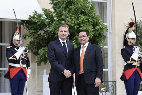 PM Pham Minh Chinh meets French President