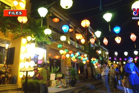 Hoi An lights up to welcome New Year