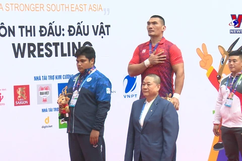 Vietnamese wrestler retires in his prime