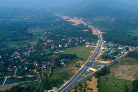 Work starts on road connecting Thang Long boulevard and Hanoi - Hoa Binh expressway