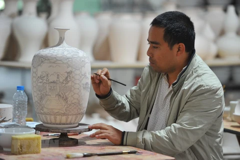 Artisan restores ancient pottery craft
