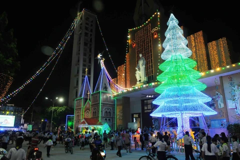 Ho Chi Minh City glowing with Christmas atmosphere