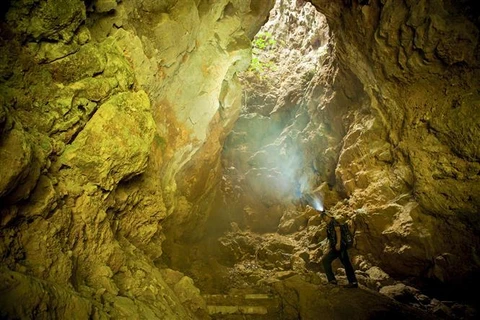 Thien Huong grotto in Ninh Binh province