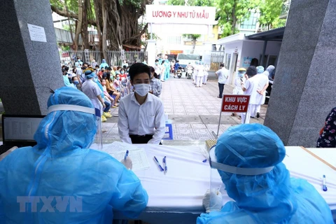 Hanoi takes samples of Da Nang’s returnees for SARS COV-2 testing