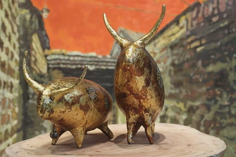 Painter’s unique 1,010 buffalo miniatures