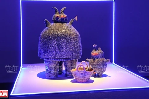 “Loong Koong” exhibition – a contemporary ceramic installation