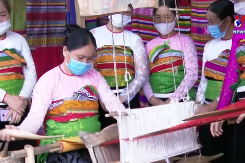 Ethnics keeping brocade weaving alive