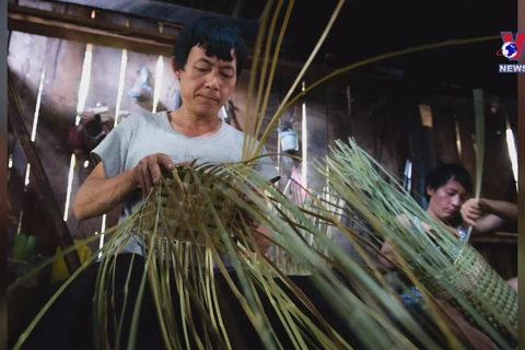 Rattan buckets - Indispensable part of Mong ethnic group’s lives