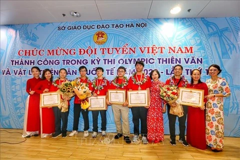 Vietnamese students win prizes at Int’l Olympiad