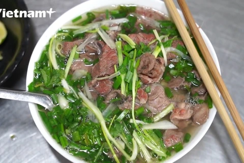 Two famous Thin pho (noodle) brands of Hanoi – same same but different