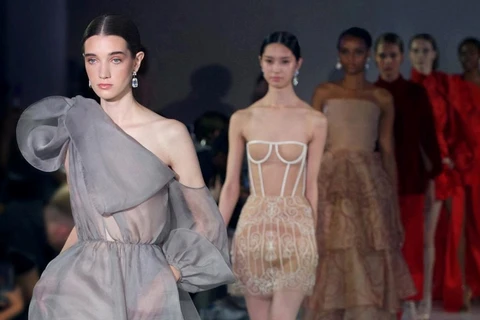 Hung’s collection at the spring/summer 2020 season of London Fashion Week (Photo: VietnamPlus)