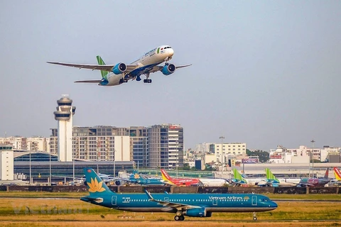 Local airlines resume domestic flights since the COVID-19 outbreak has been put under control (Photo: VietnamPlus)