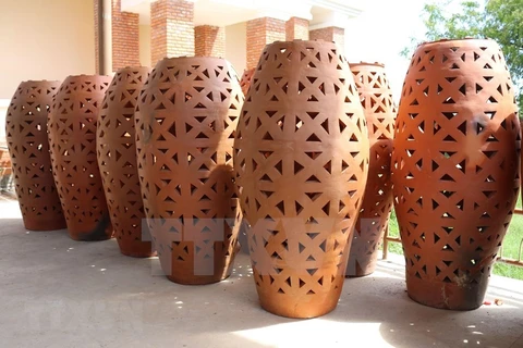Bau Truc pottery village in Ninh Thuan restoring production