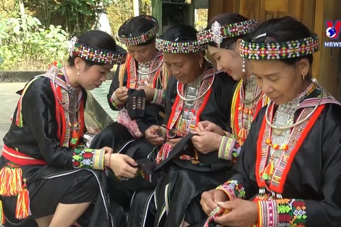 Red Dao people preserving beauty of traditional outfits