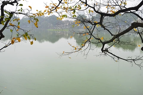 Poetic Hanoi in leaf-changing season
