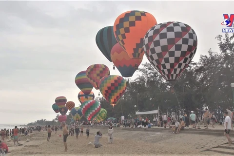 Hot-air balloon festival in Binh Thuan