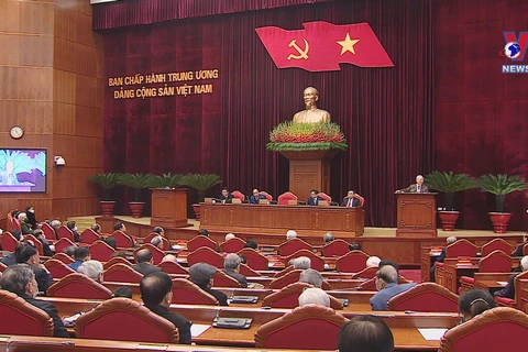 Politburo meets with former senior Party, State leaders