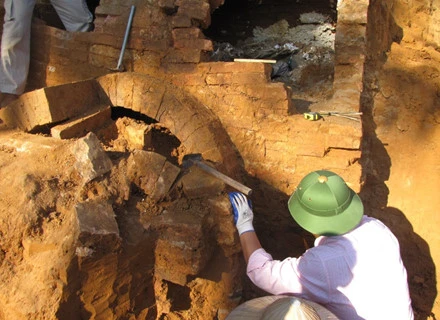 Quang Ninh: 2,000 year-old tombs discovered