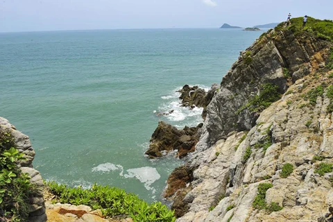 More tourists flock to Quan Lan island in Quang Ninh