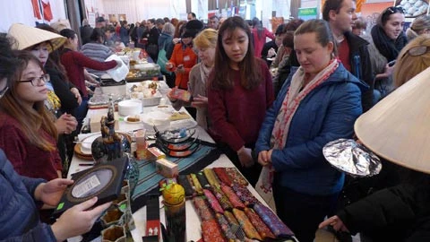 Vietnam attends charity fair in Slovakia