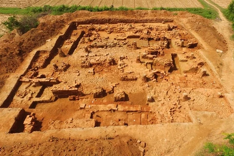 More architecture relics unearthed in Cha citadel