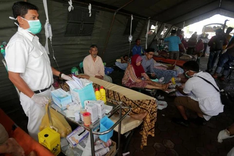 Death toll in Indonesia quake approximates 100