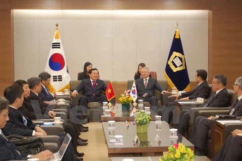 Top court official discusses boosting ties with RoK counterpart 